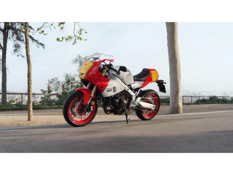 YAMAHA XSR900 GP