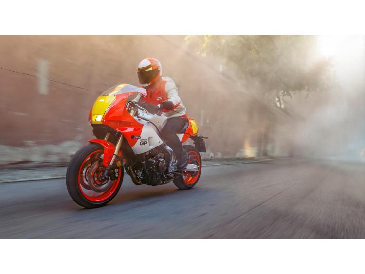 YAMAHA XSR900 GP