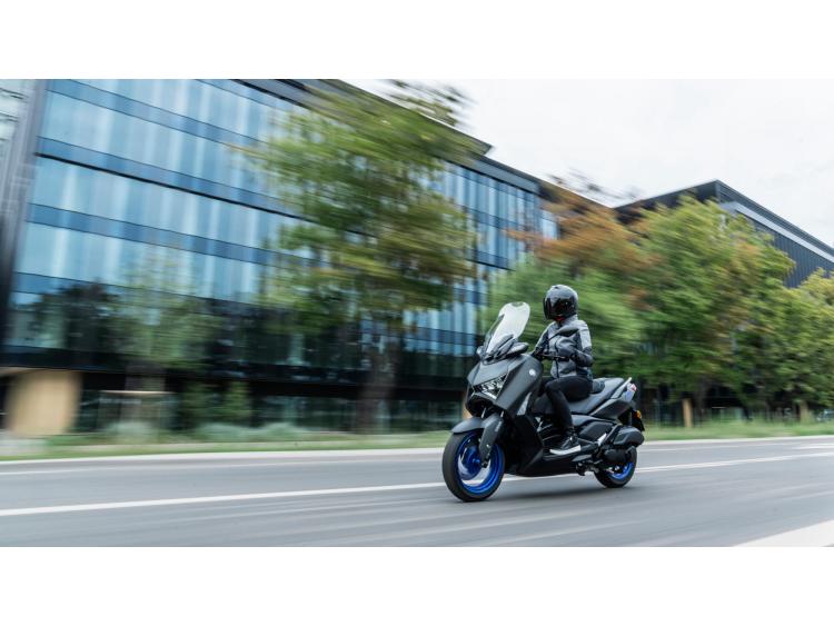 YAMAHA XMAX 125