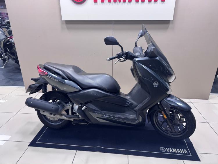 YAMAHA XMAX 125