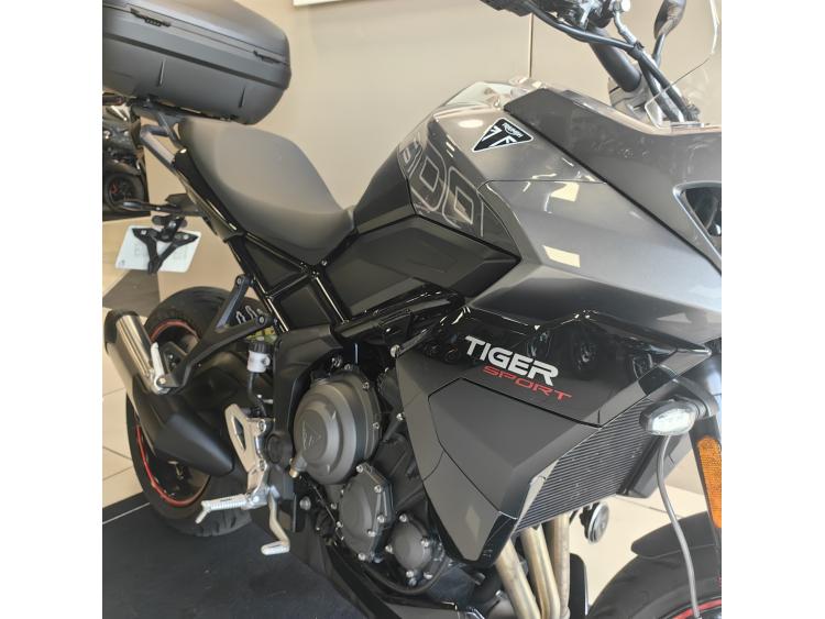 TRIUMPH TIGER 800