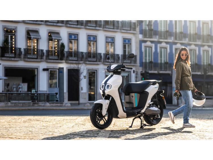 YAMAHA NEOS