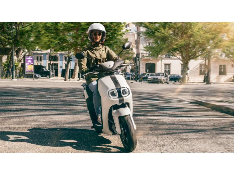 YAMAHA NEOS