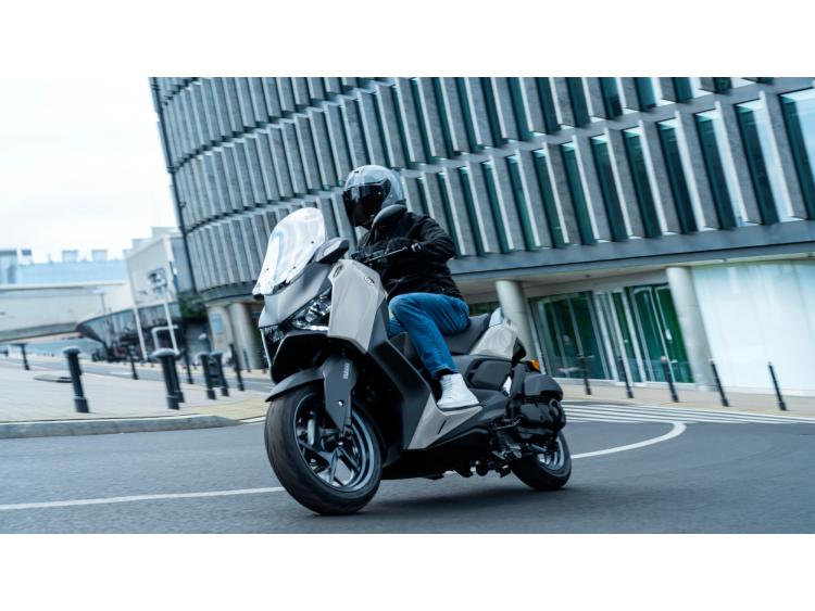 YAMAHA XMAX 125 TECH MAX+ 