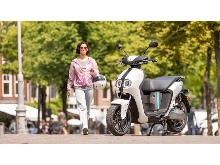 YAMAHA NEOS DUAL BATTERY