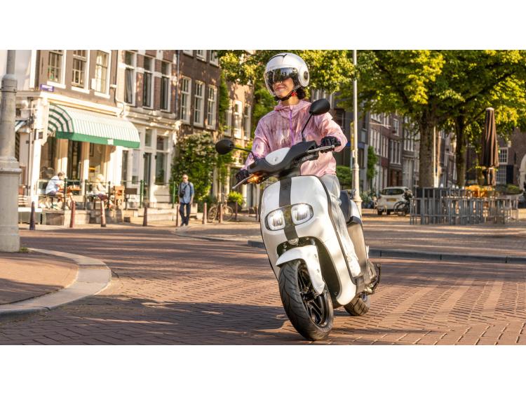 YAMAHA NEOS DUAL BATTERY