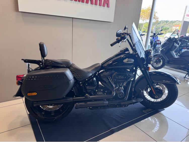 HARLEY-DAVIDSON SOFTAIL HERITAGE 1870 CLASSIC FLHC 