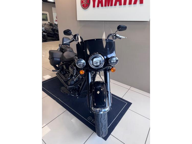 HARLEY-DAVIDSON SOFTAIL HERITAGE 1870 CLASSIC FLHC 