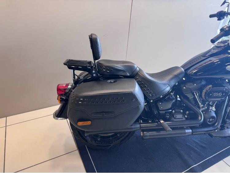 HARLEY-DAVIDSON SOFTAIL HERITAGE 1870 CLASSIC FLHC 